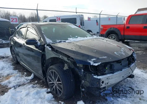 2021 Toyota Camry Se z USA, uszkodzony, nr VIN 4T1G11AK3MU404969